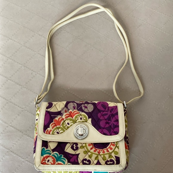 Vera Bradley Handbags - Vera Bradley Crossbody Bag